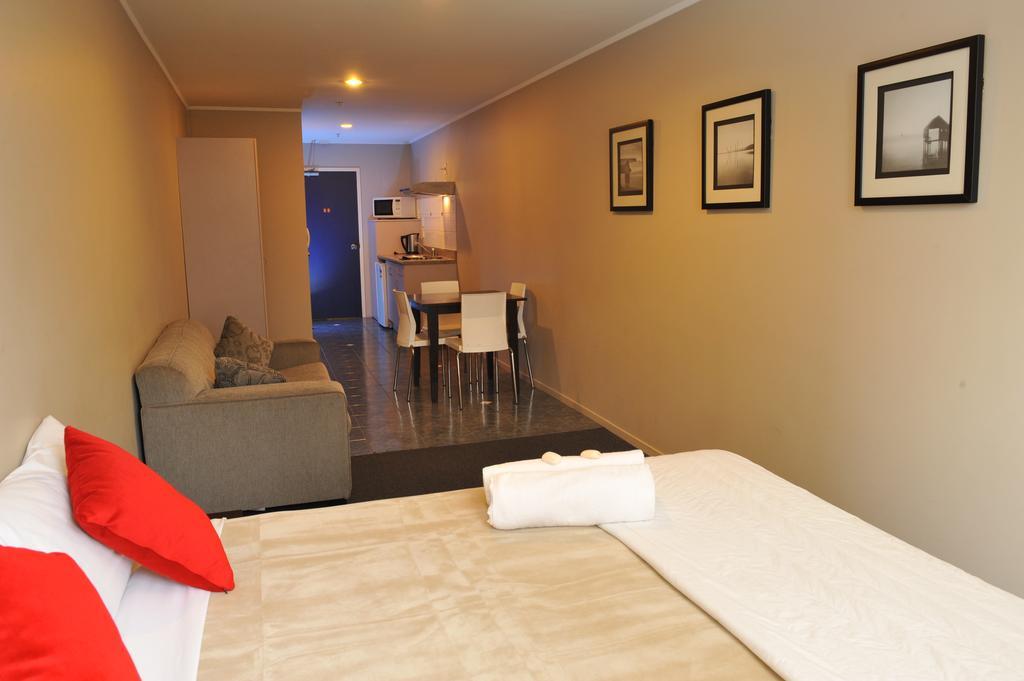 Hotel Travellers Auckland