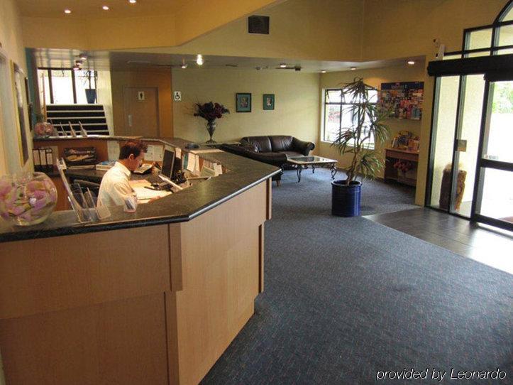 Hotel Manukau & Conference Centre 3*