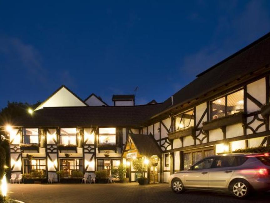 The Surrey 4*