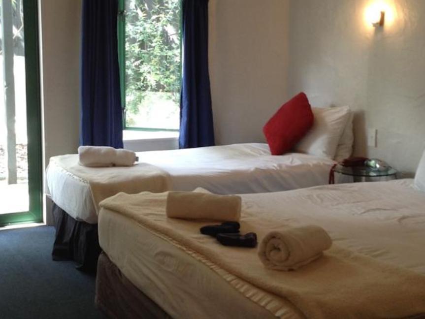 Parklane Motor Motel 4*
