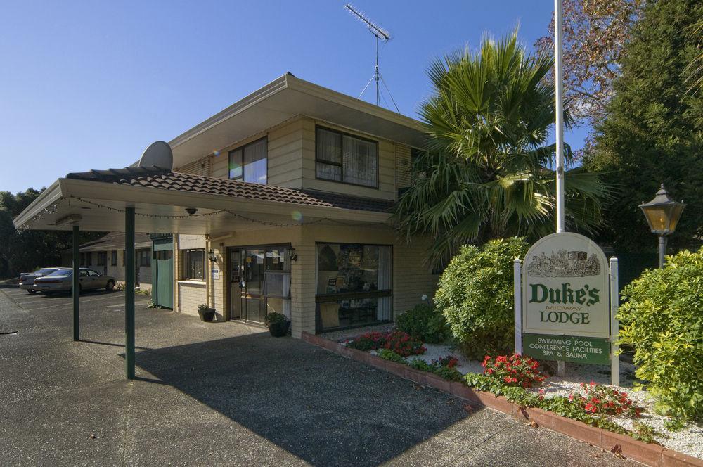 Dukes Midway Motel 4*
