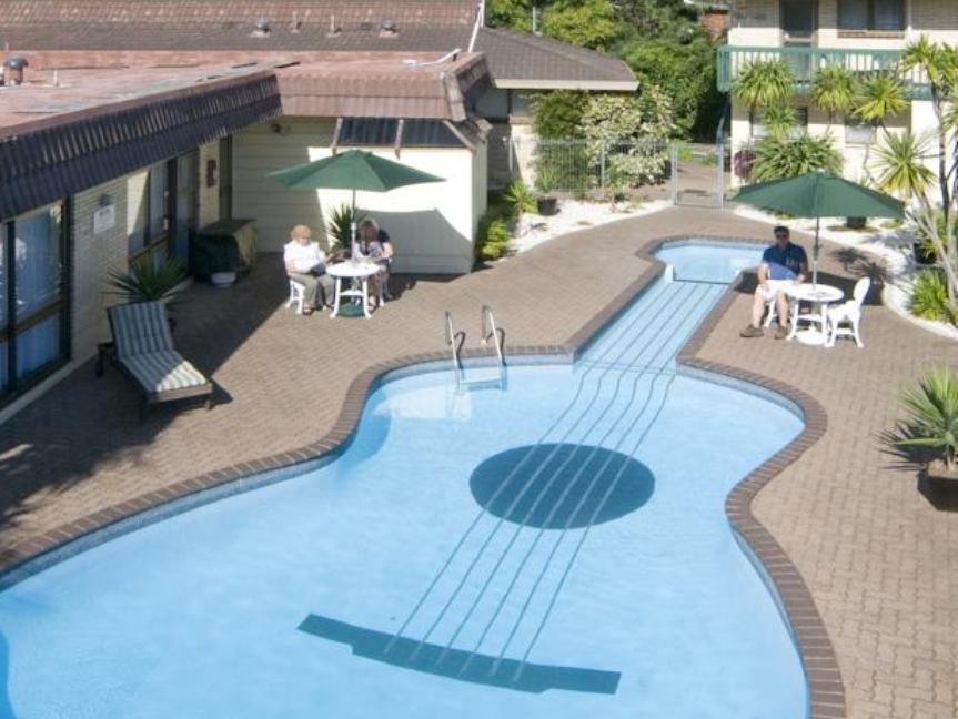 Dukes Midway Motel 4*