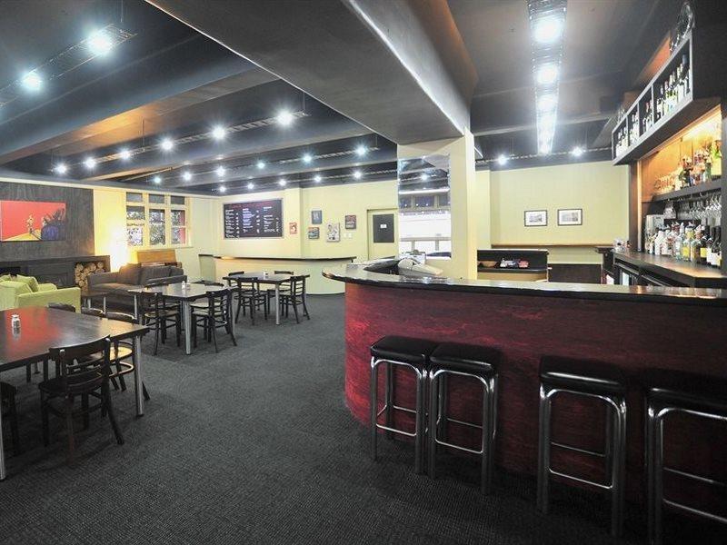 Hotel Kiwi International