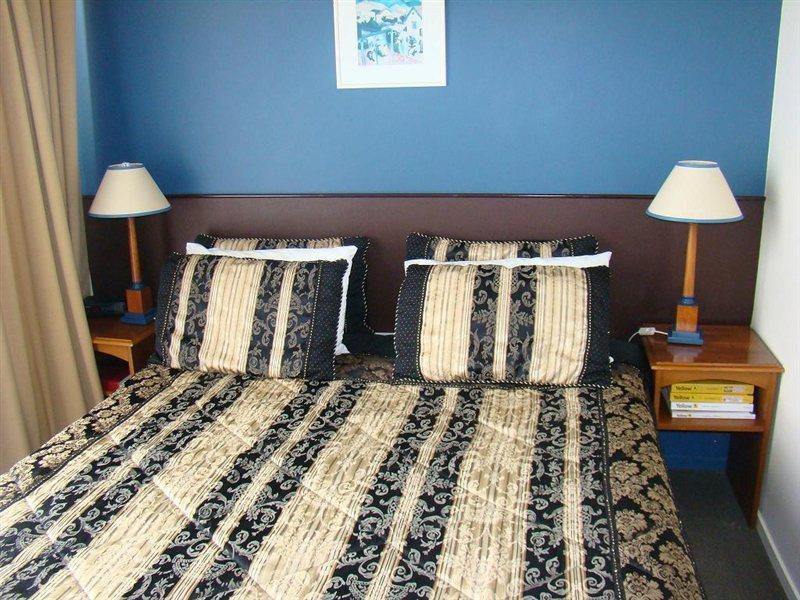 Quest On Eden Aparthotel 4*