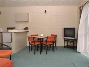 Ellerslie Palms Motel 3*