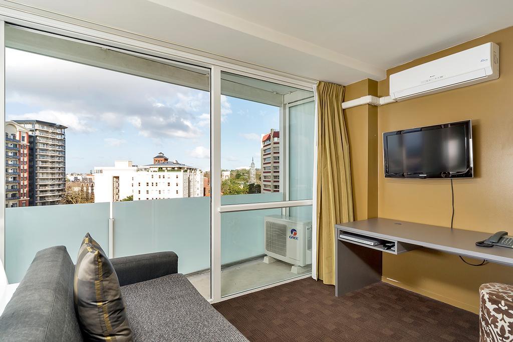 Apartment Bright And Airy One Bedroom Apartment:great Views!