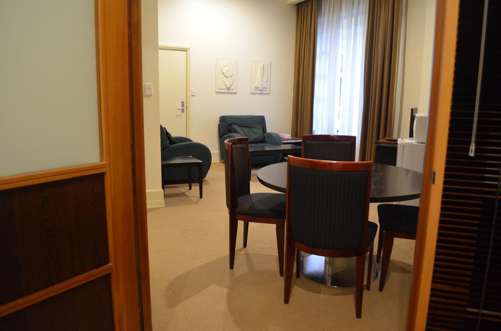 Classic One Bedroom Apartment- Pool And Gym! Apartment *