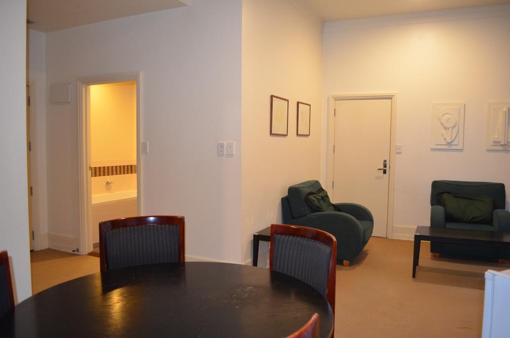 Classic One Bedroom Apartment- Pool And Gym! * Auckland