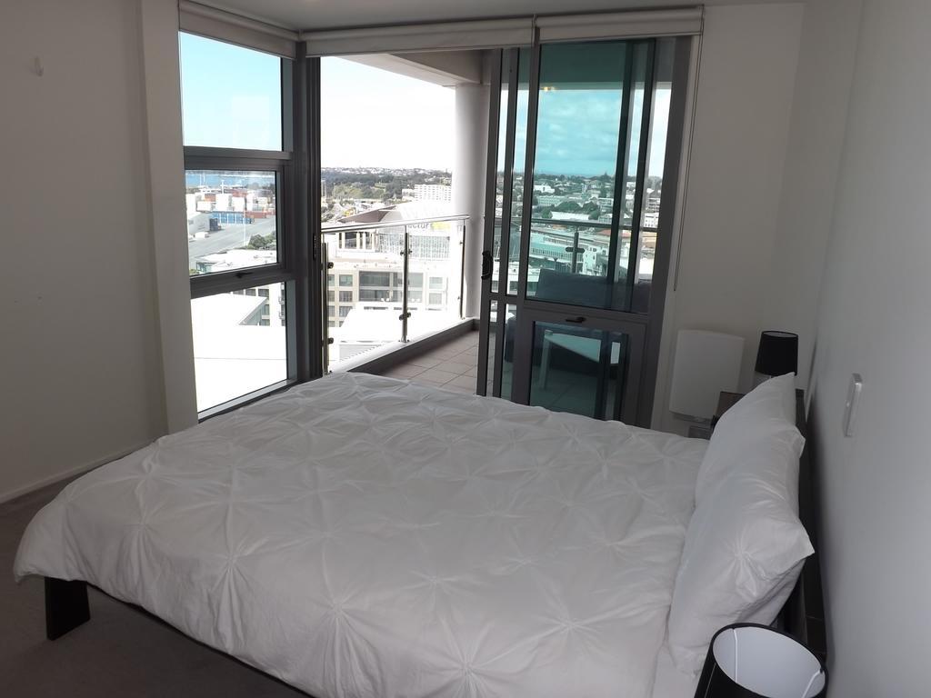Apartment Waterfront Highrise