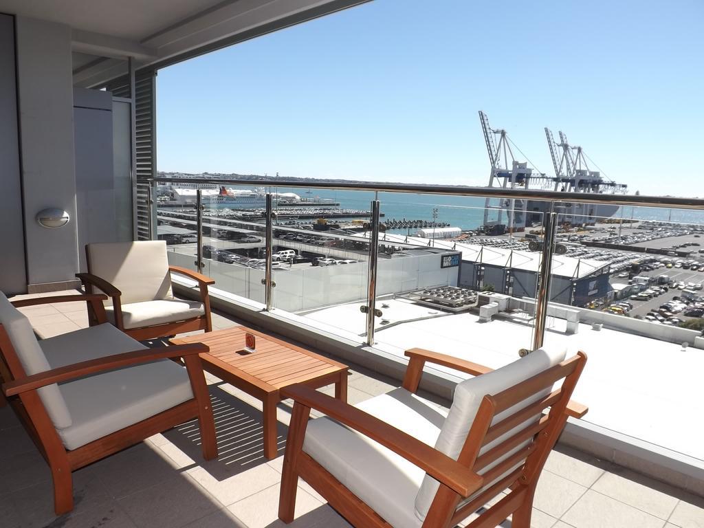 Apartment Waterfront Highrise *