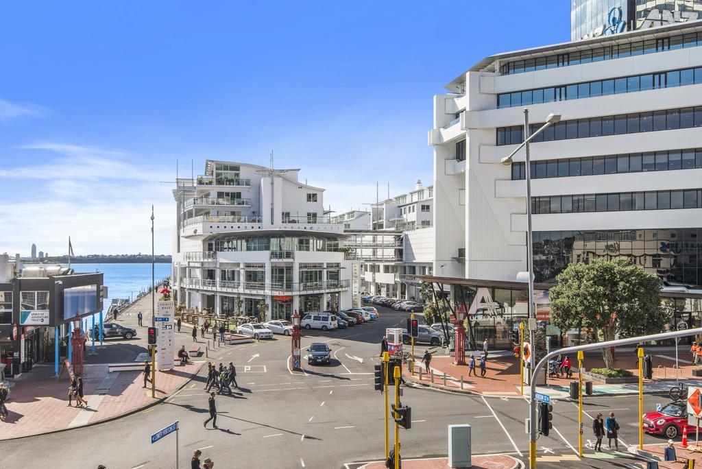 Princes Wharf - Absolute Waterfront & Great Views Apartment