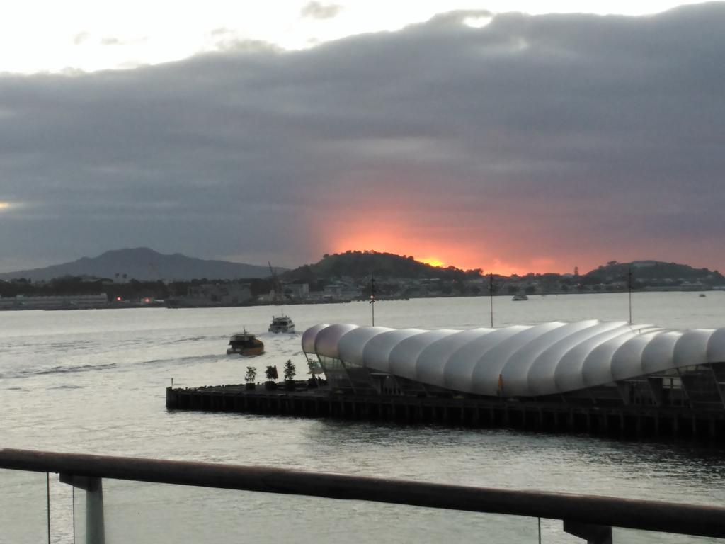 Princes Wharf 1br Sub-penthouse With Panoramic & Ocean Views * Auckland