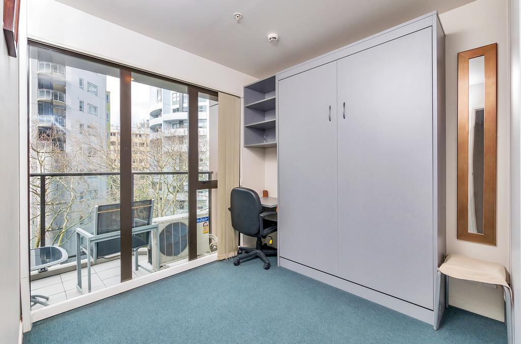 Dynasty Gardens 2 Bedroom Apartment- Free Parking! Apartment