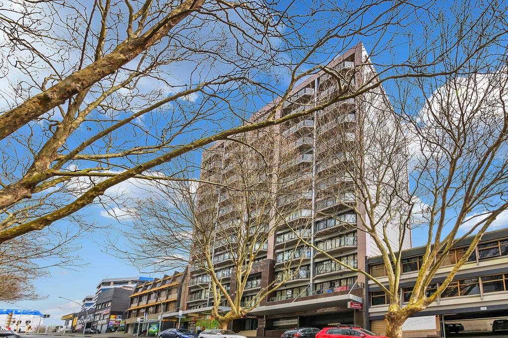 Dynasty Gardens 2 Bedroom Apartment- Free Parking! Apartment *