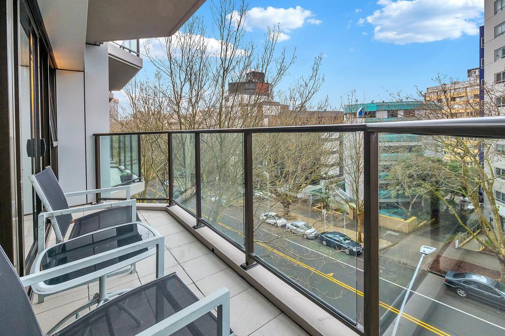 Dynasty Gardens 2 Bedroom Apartment- Free Parking! *