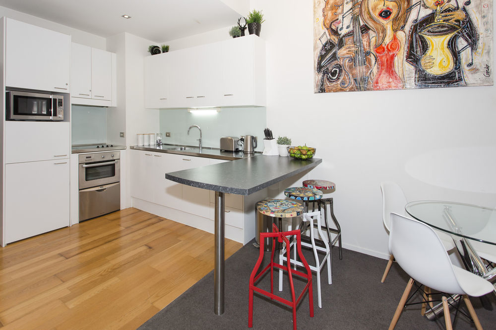 And Stylish 2 Bed Apartment *