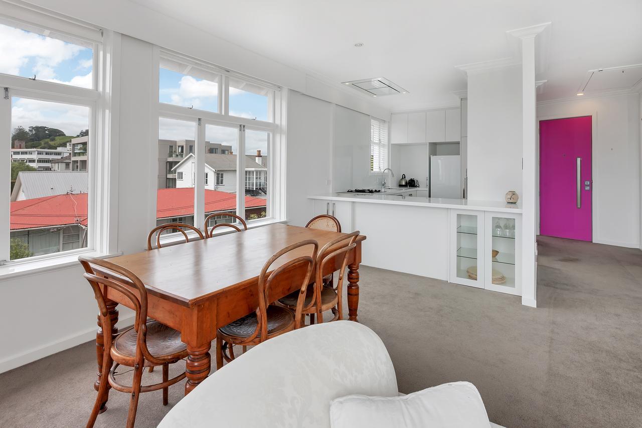Spacious Sunny Seaview Apartment *
