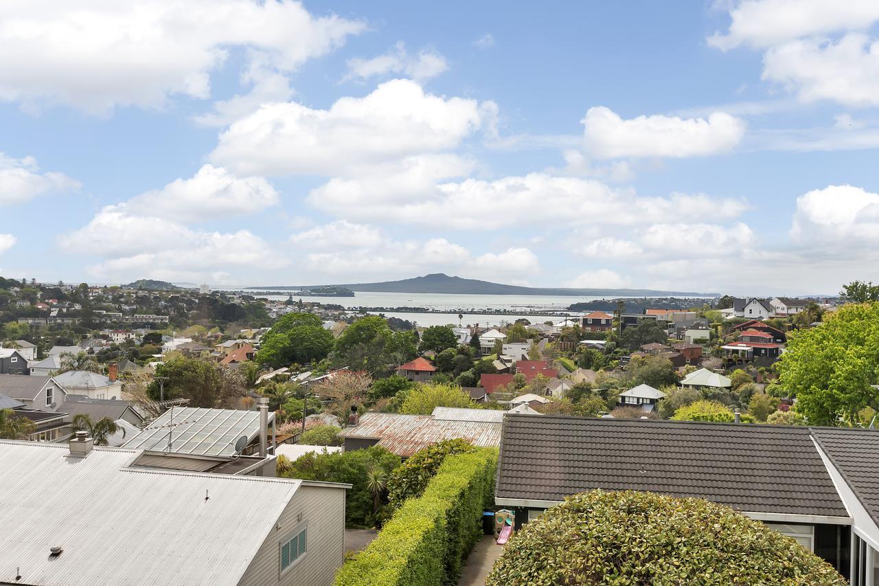 Spacious Sunny Seaview * Auckland