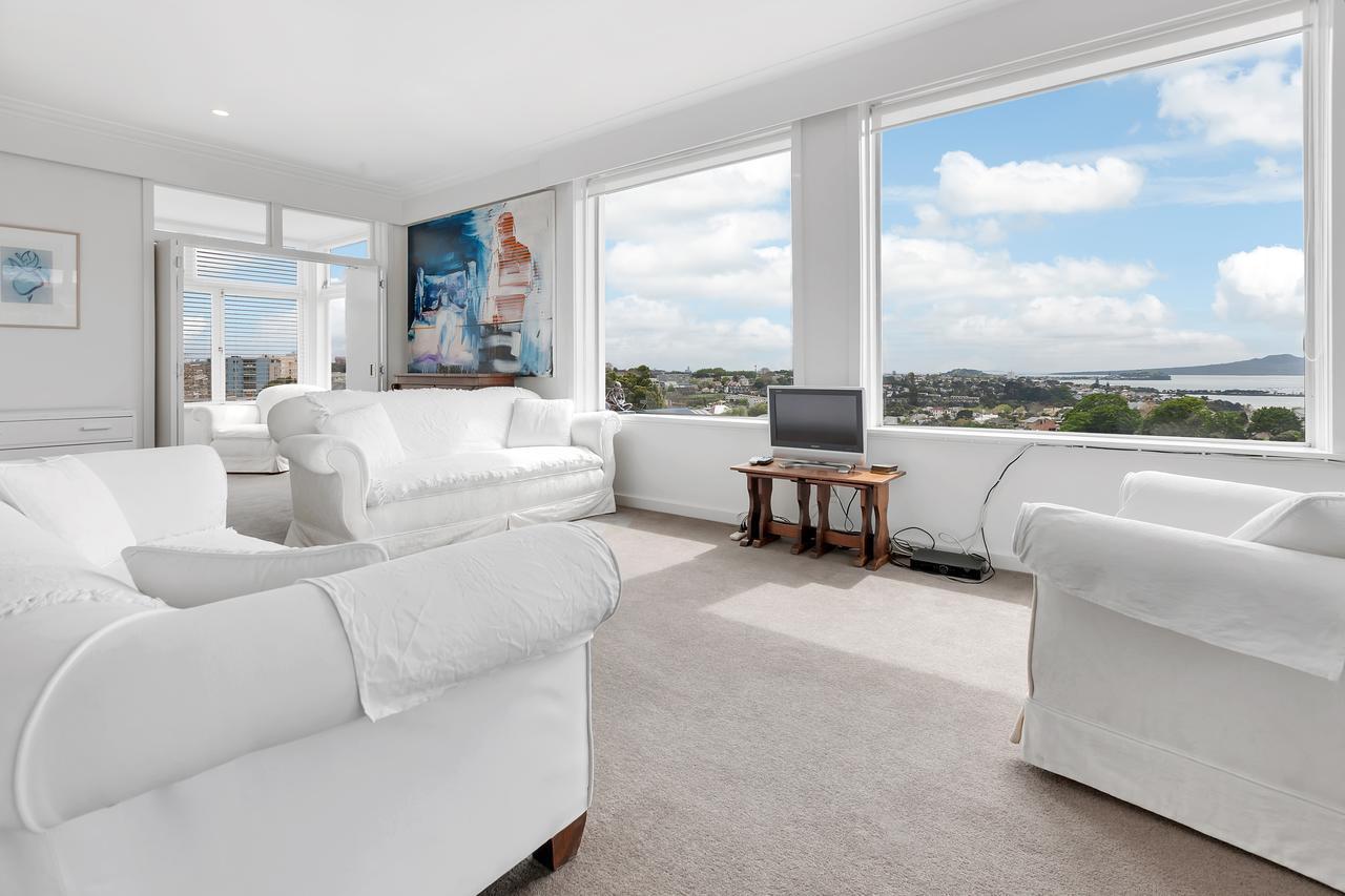 Spacious Sunny Seaview * Auckland