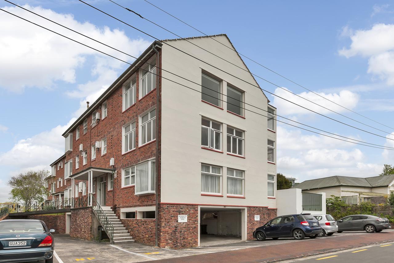 Spacious Sunny Seaview Auckland