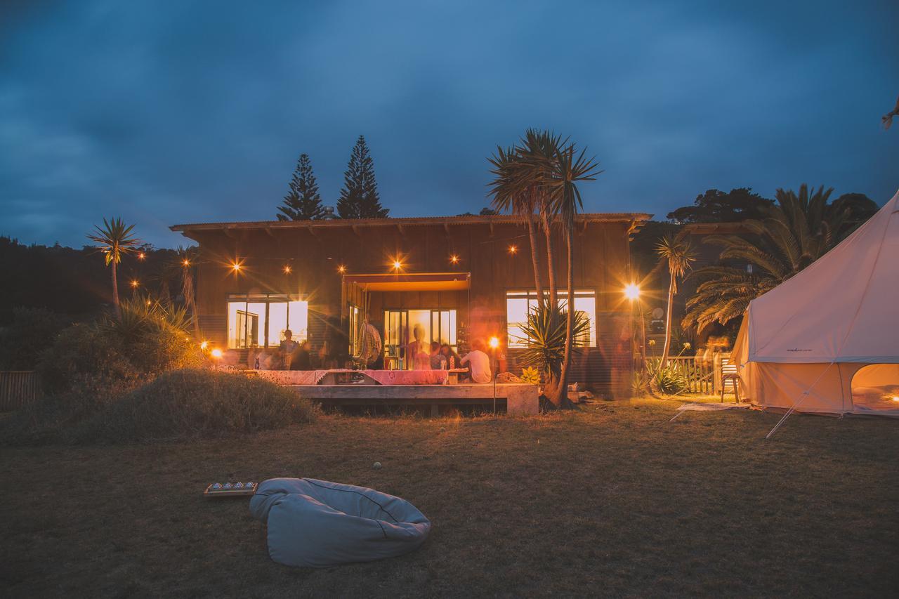 Coast Retreat Muriwai - Walk To The Beach!