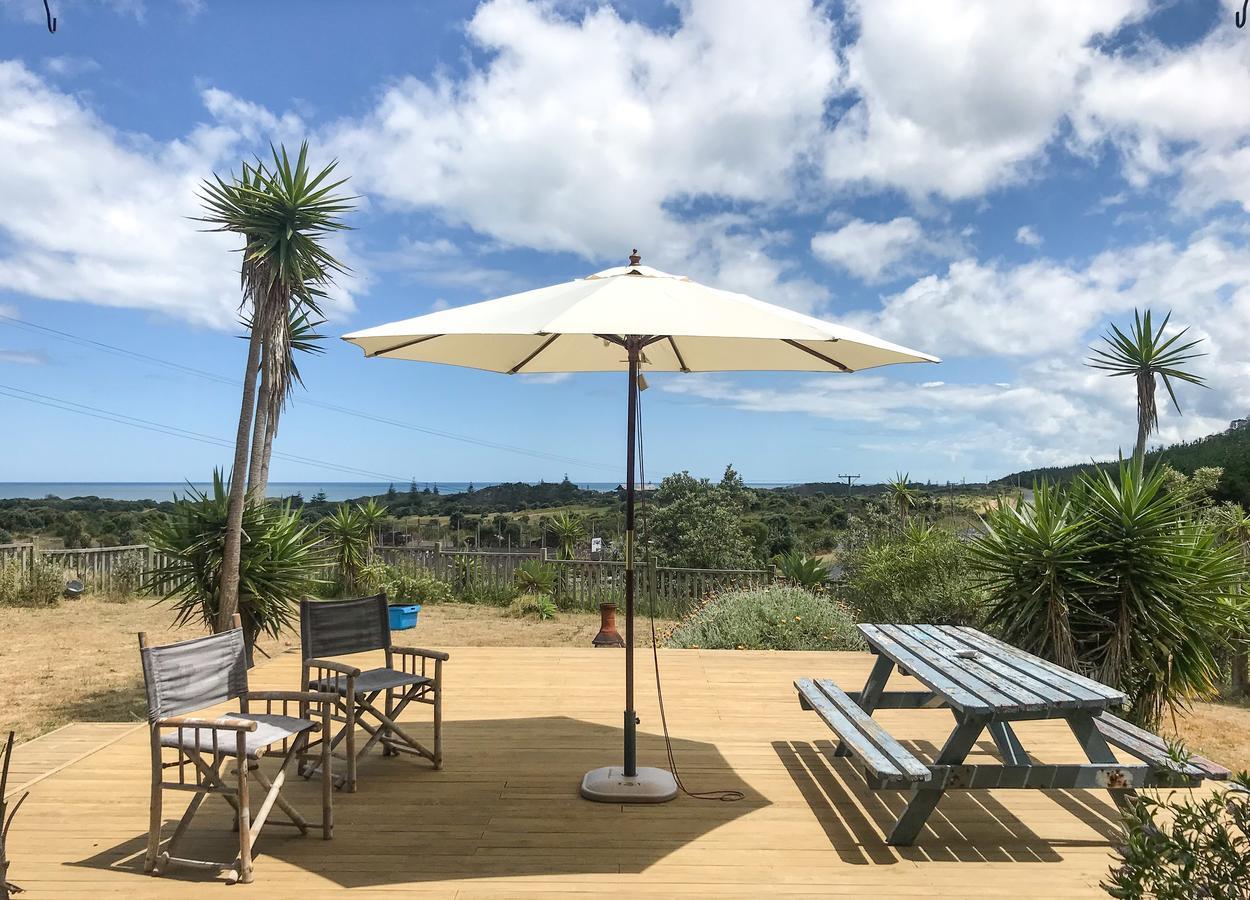 Coast Retreat Muriwai - Walk To The Beach! *