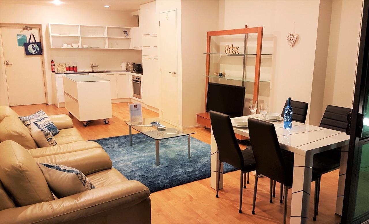 Central Harbor Views Apartment *