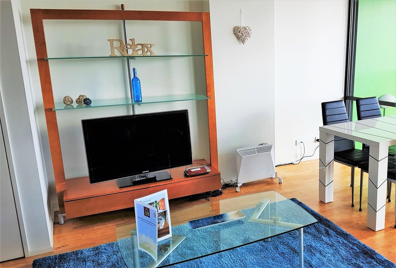 Central Harbor Views Apartment