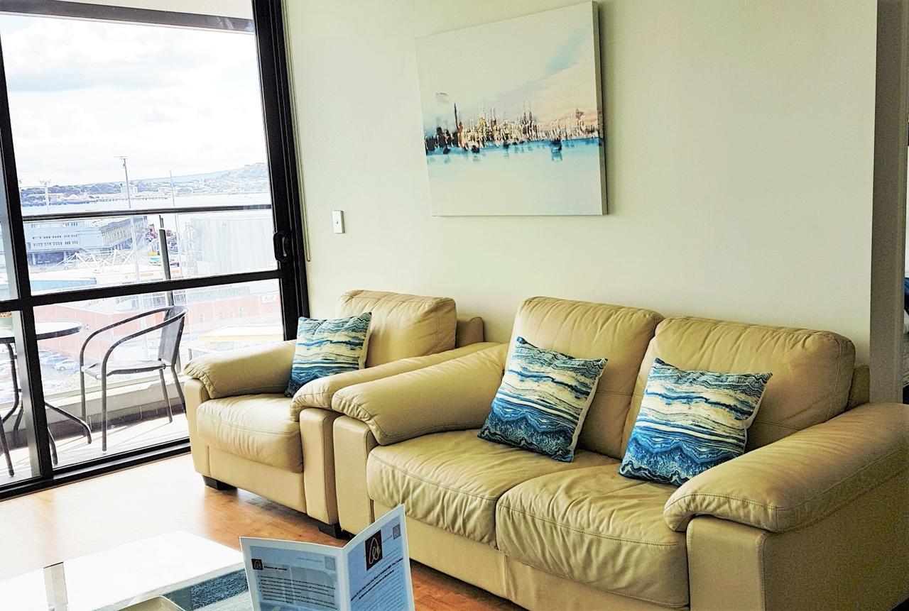 Central Harbor Views Apartment *