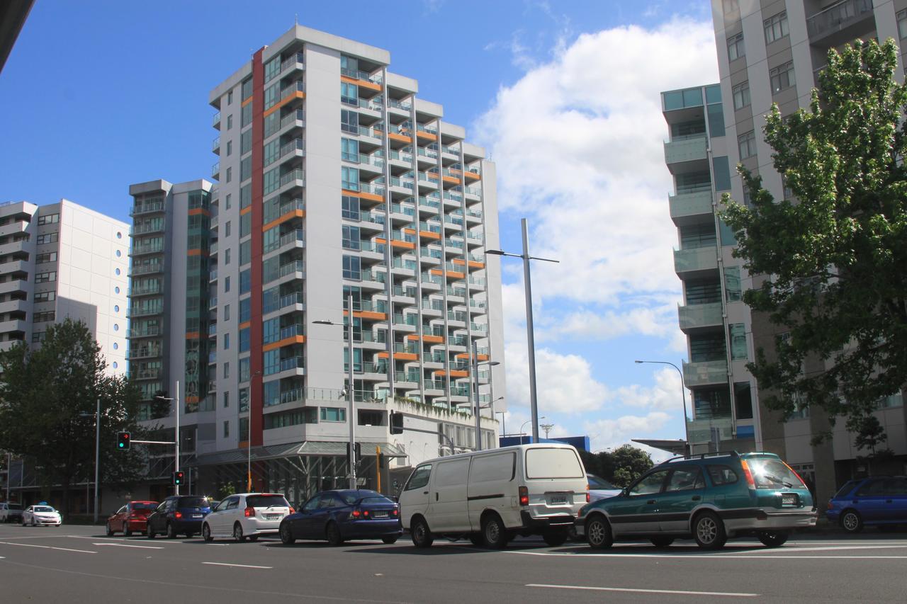 Apartment Waterfront Highrise