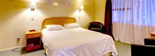 Rayland Epsom Motel 2*