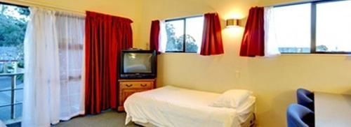Rayland Epsom Motel 2*
