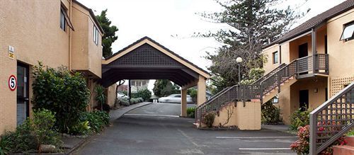 Royal Park Motel 4*
