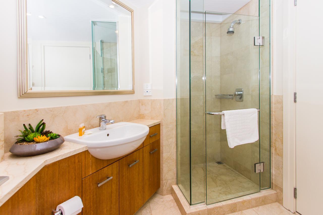 Metropolis Luxury Apartment
