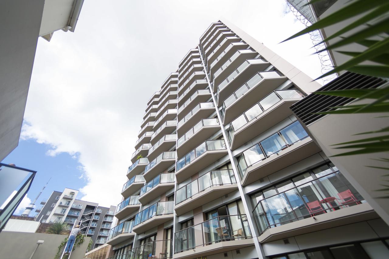 Apartment Dynasty Gardens 2 Bedroom Apartment- Free Parking! *