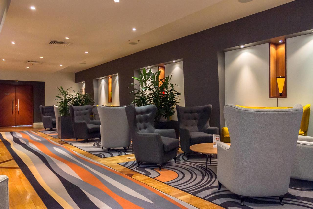 Gorgeous Apartment! Views, Pool And Gym. * Auckland