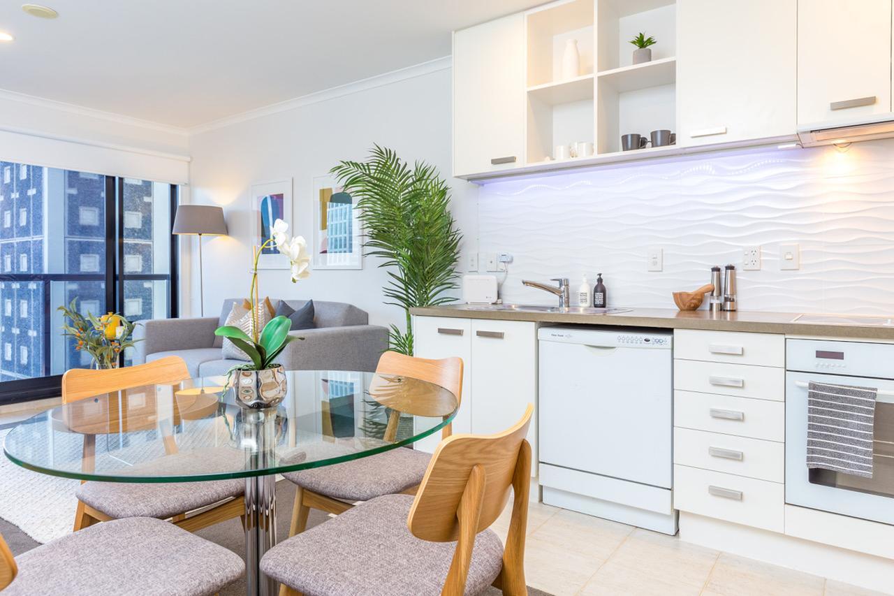Gorgeous Apartment! Views, Pool And Gym. *