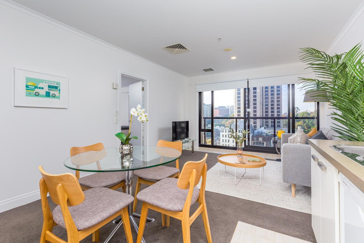 Gorgeous Apartment! Views, Pool And Gym. Auckland