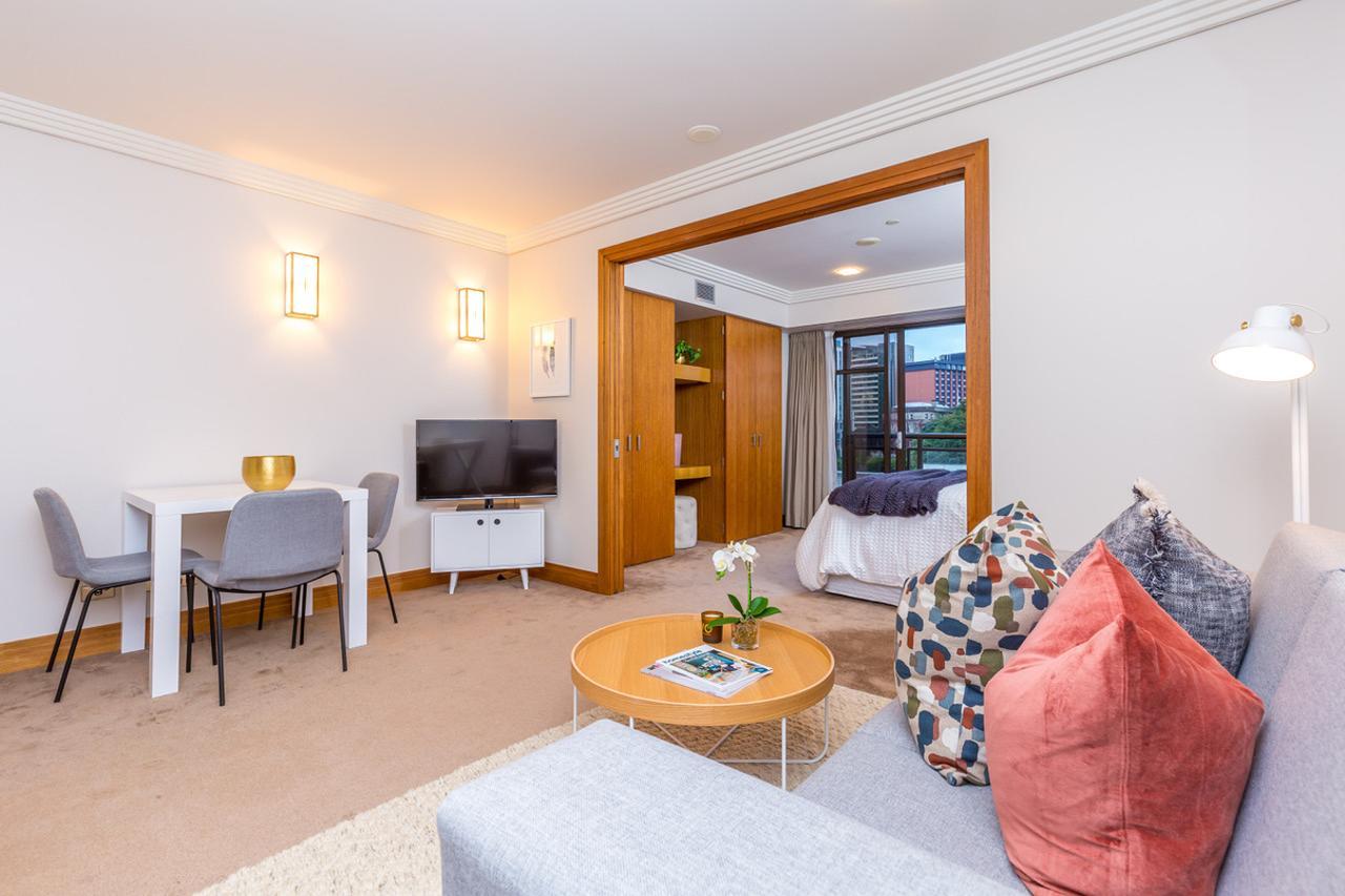Apartment Stylish With Pool And Gym Auckland