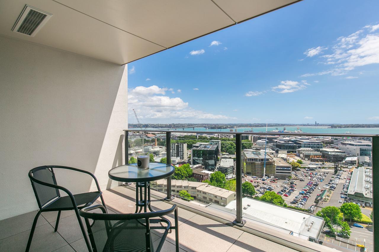Apartment Penthouse With Access To Exclusive Rooftop Terrace *