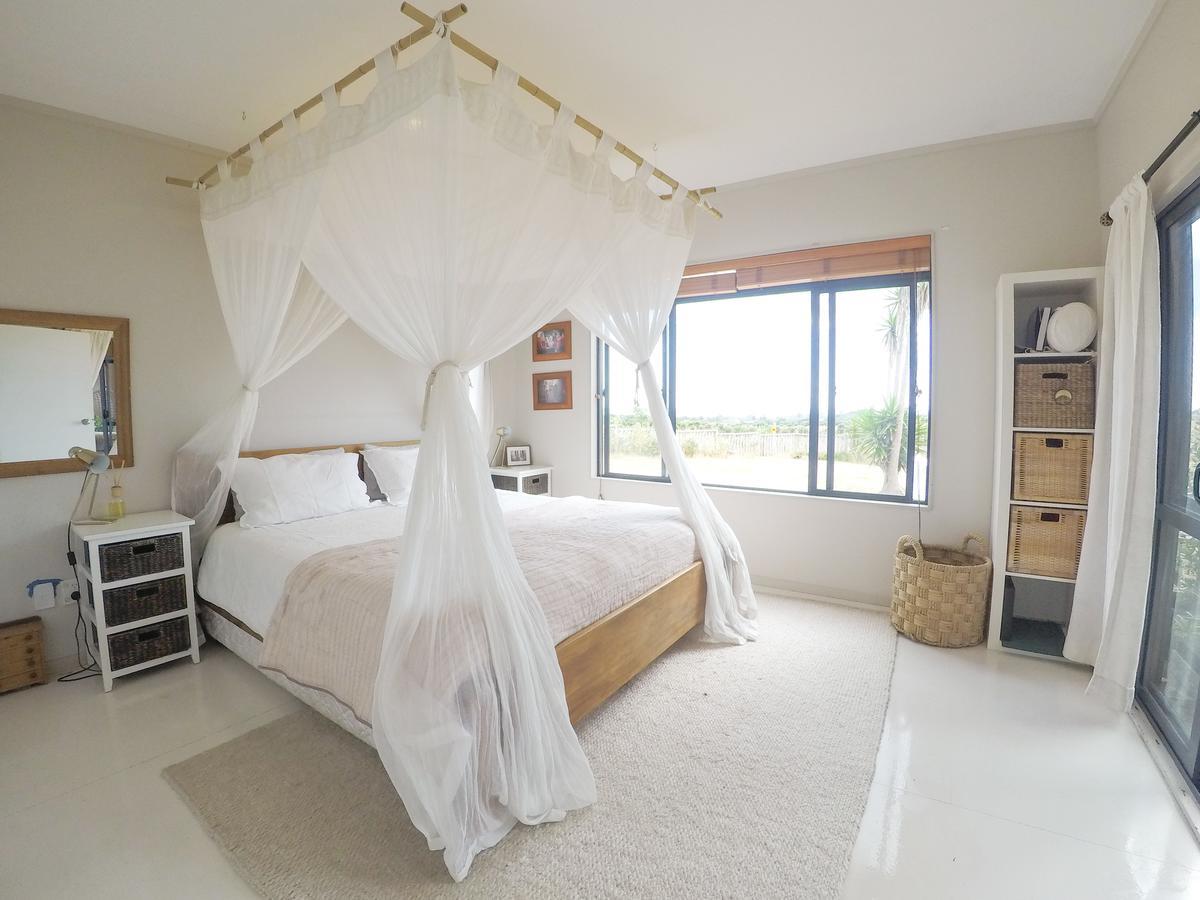 Coast Retreat Muriwai - Walk To The Beach! Holiday home Auckland