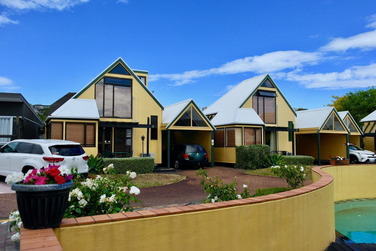 Bucklands Waterfront 3*