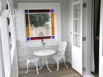 Ponsonby Manor 4*