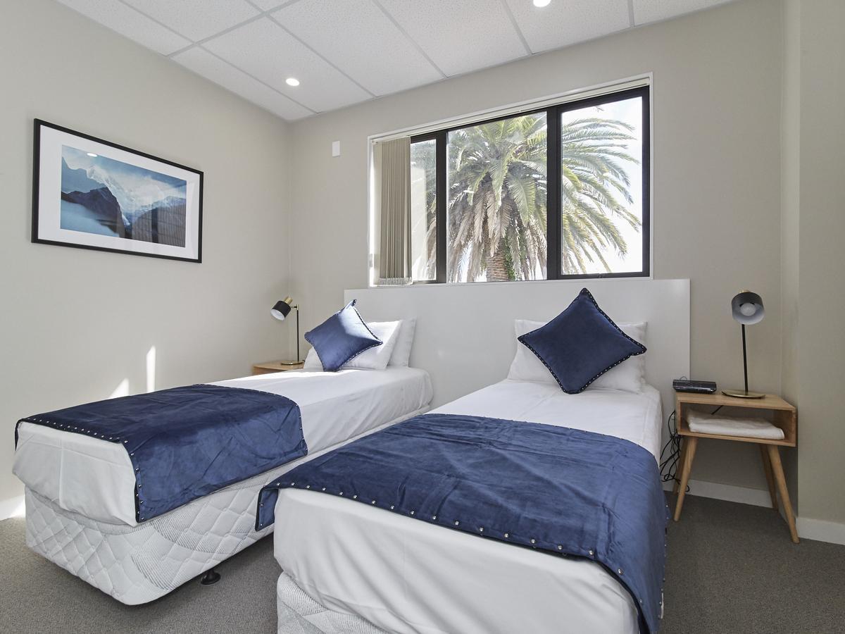 Three Palms Lodge *