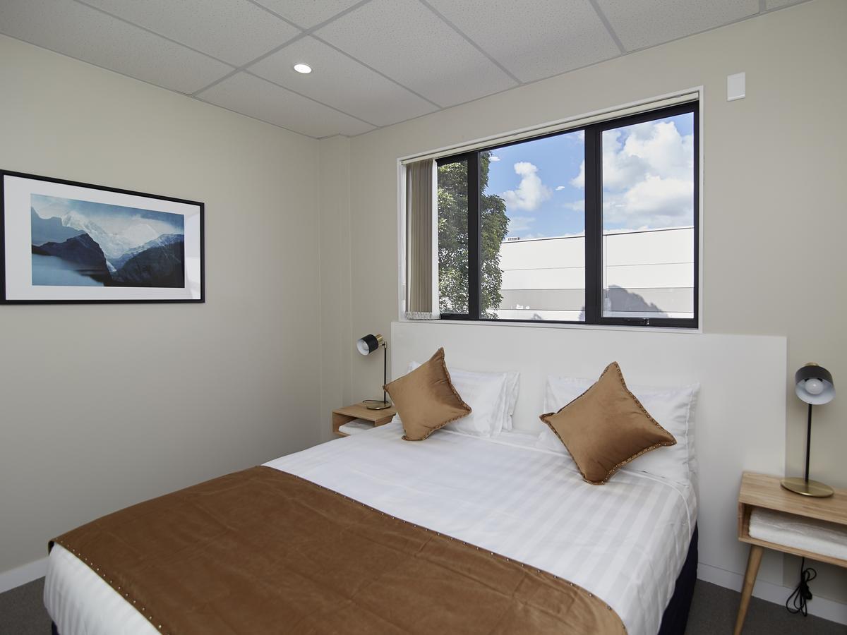 Three Palms Lodge