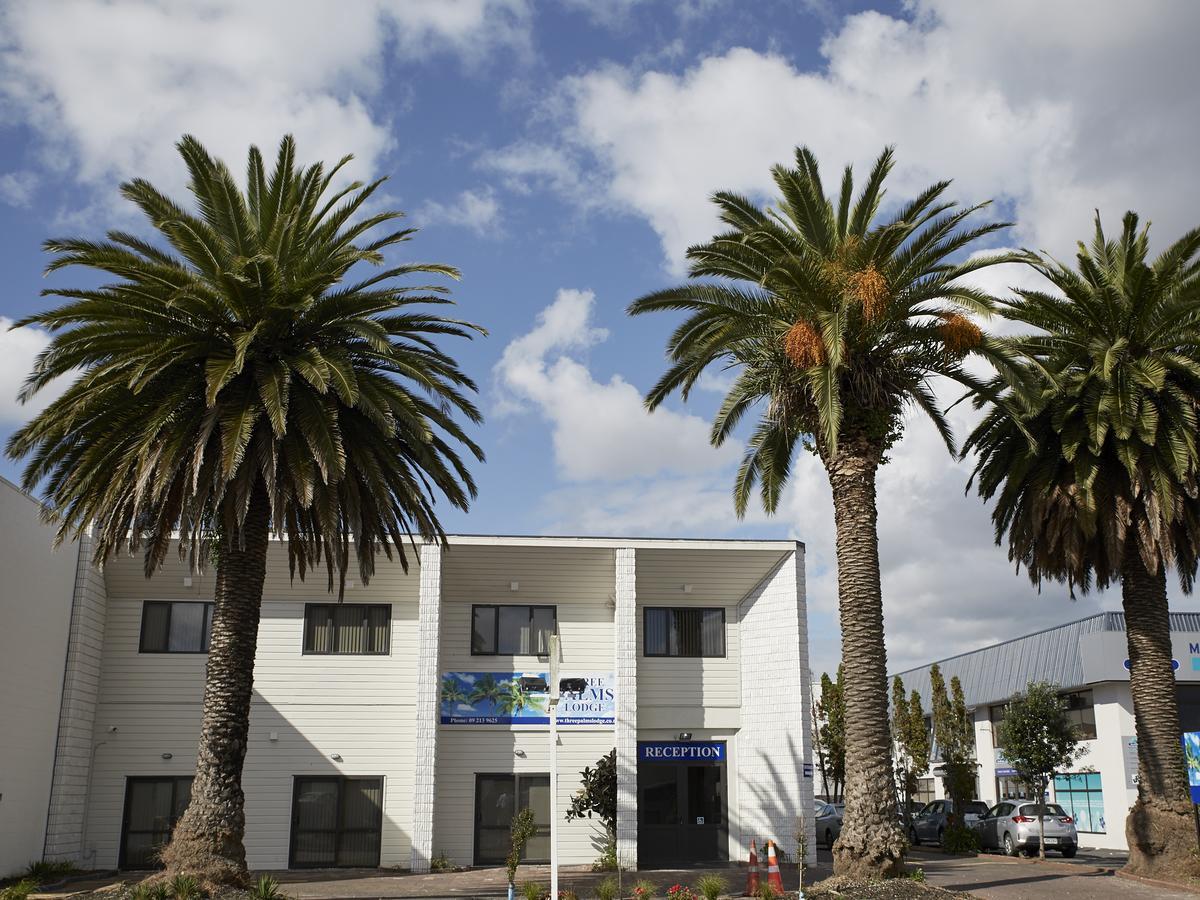 Lodge Three Palms *