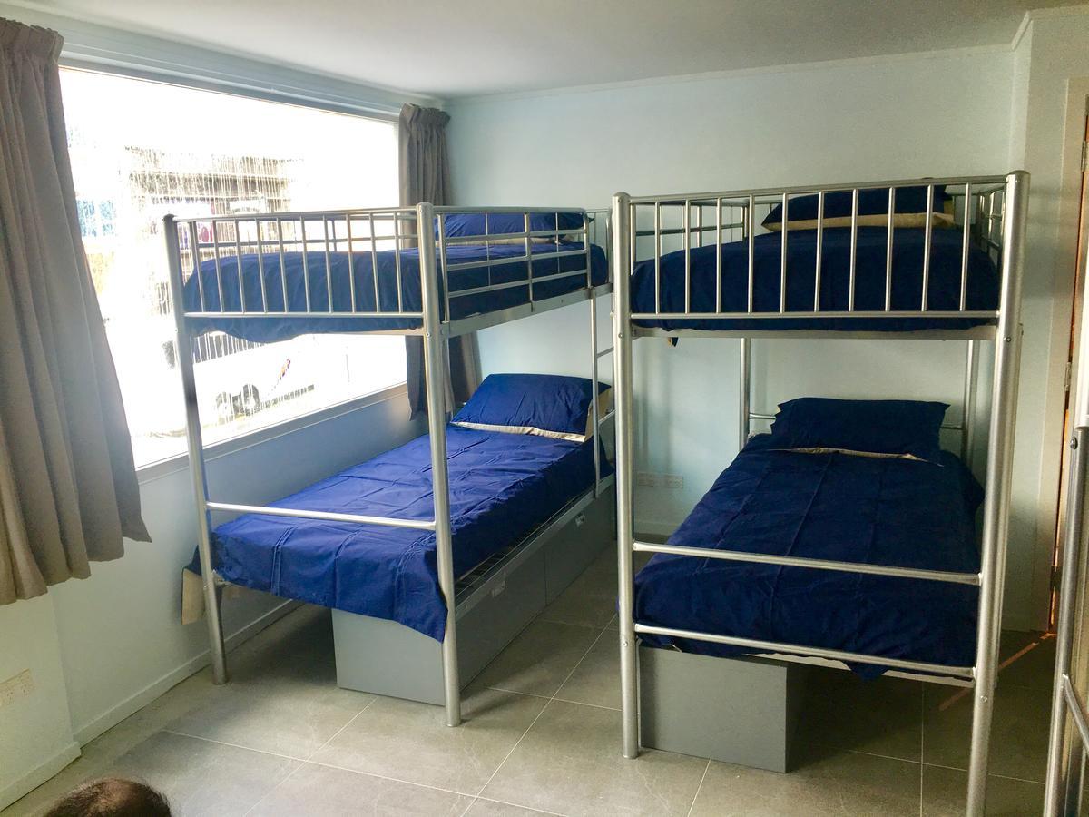 Metro Adventurer Backpackers Albergue