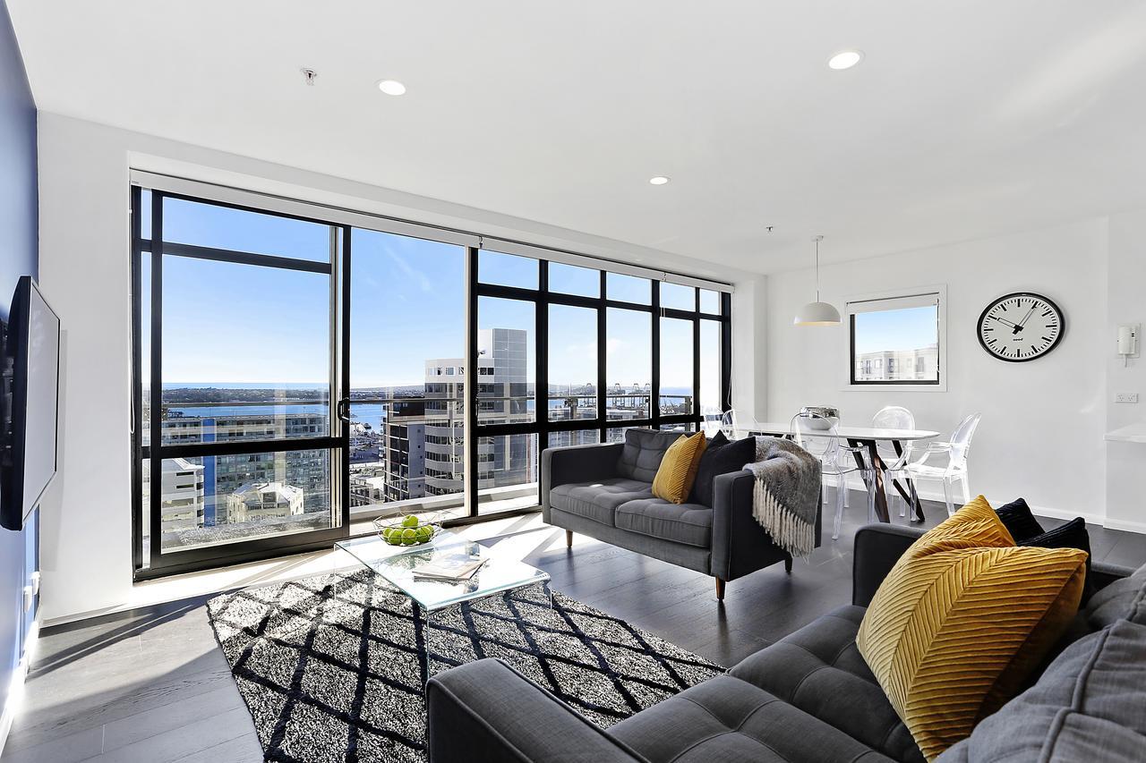12th Floor With & Harbour Views