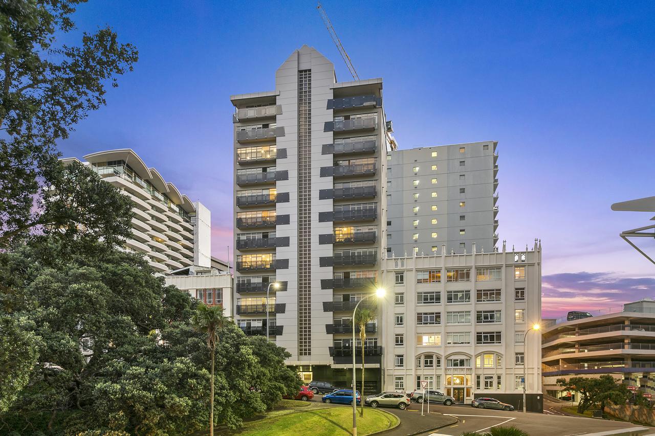 12th Floor With & Harbour Views *