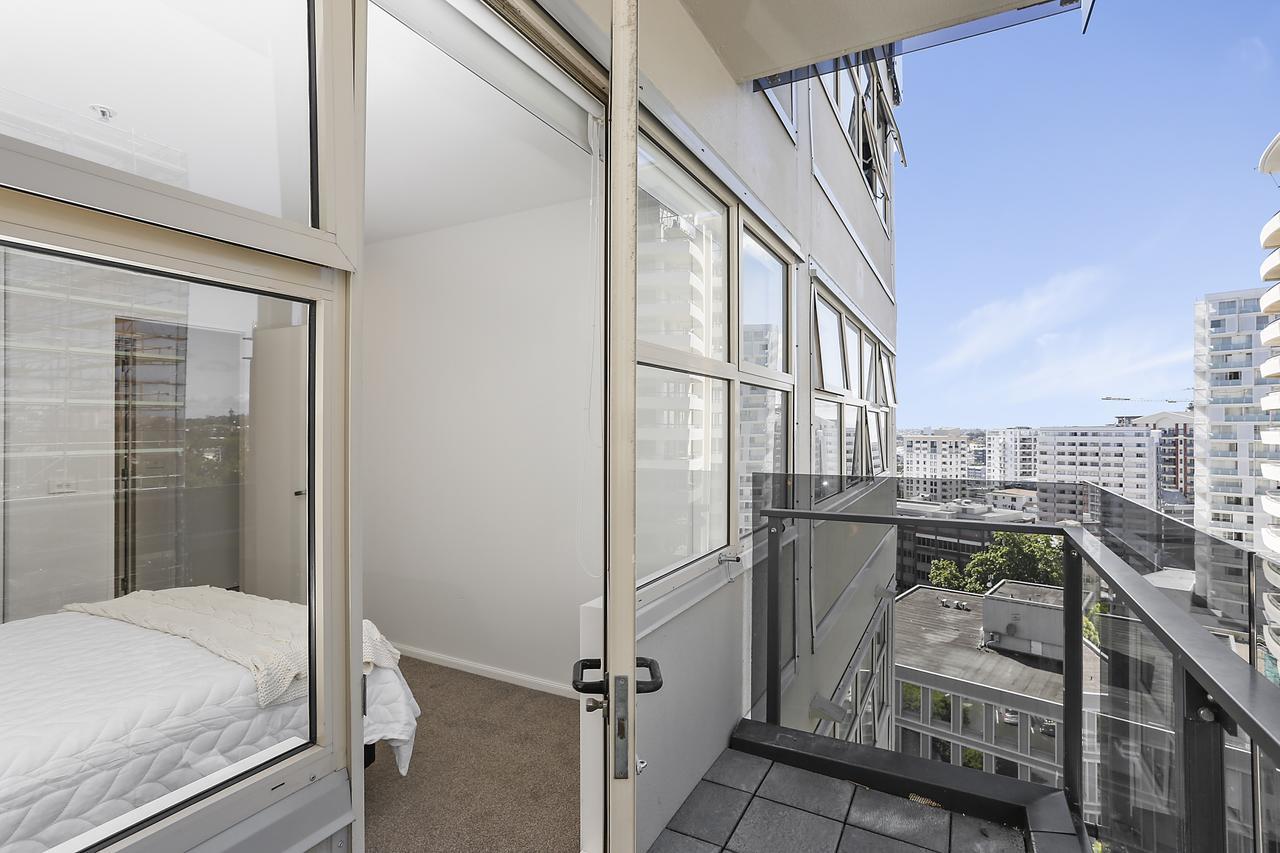 12th Floor With & Harbour Views *